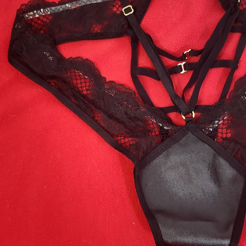 Victoria's Secret Black Faux Leather Lace Open Back Poly Elastane Brazil Panty M - Picture 3 of 16